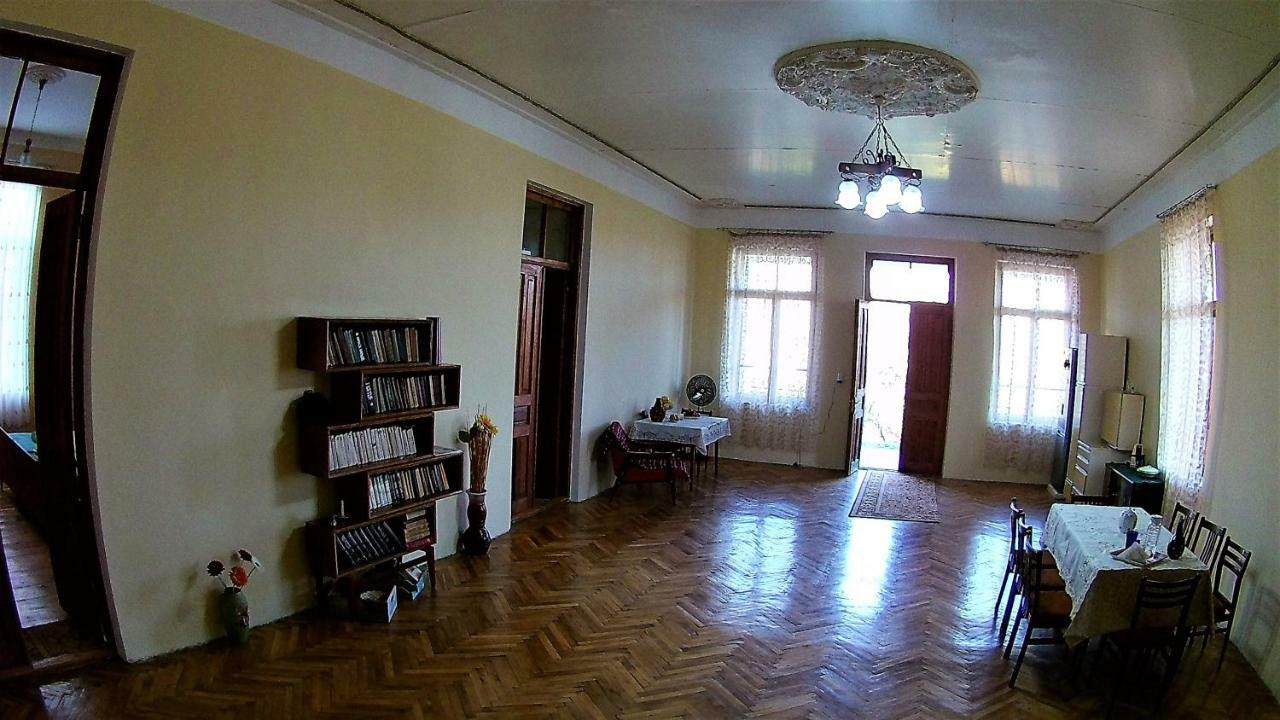 Surmava Palace Мартвили Екстериор снимка